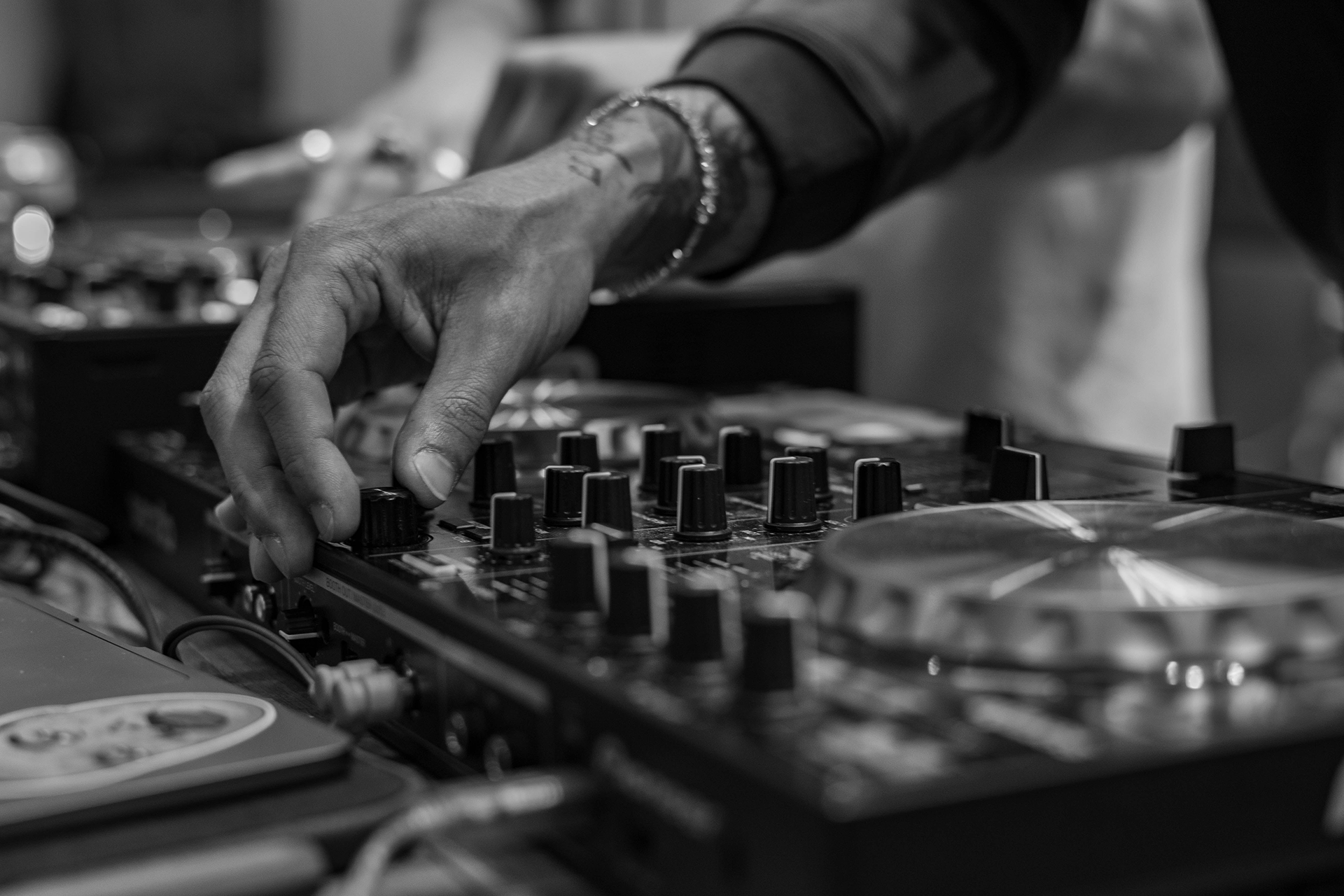 find a dj in tri cities